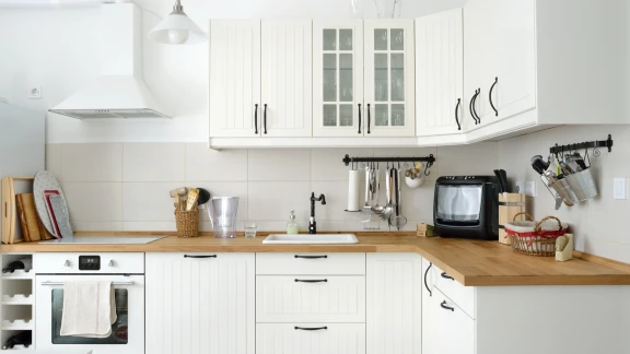 kitchen with chatsworth range kitchen doors white 3