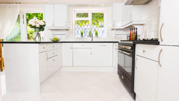white gloss kitchen doors with black worktop 3