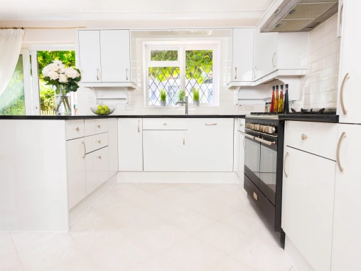 white gloss kitchen doors with black worktop 3