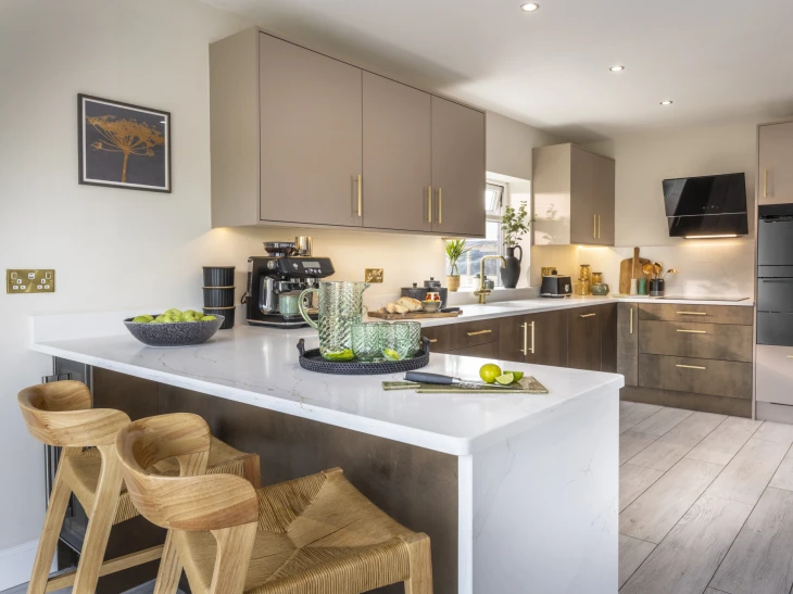 Kitchen with breakfast bar