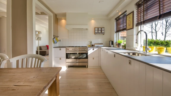 apartment-blinds-cabinets-chairs