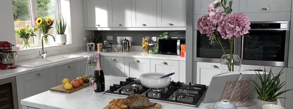 white quartz kitchen worktop