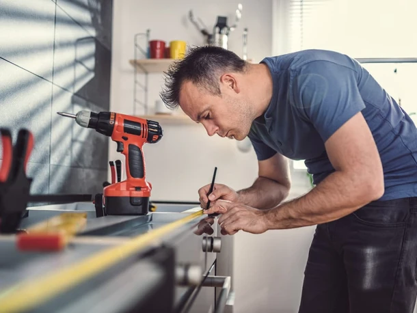 expert kitchen fitter measuring kitchen units