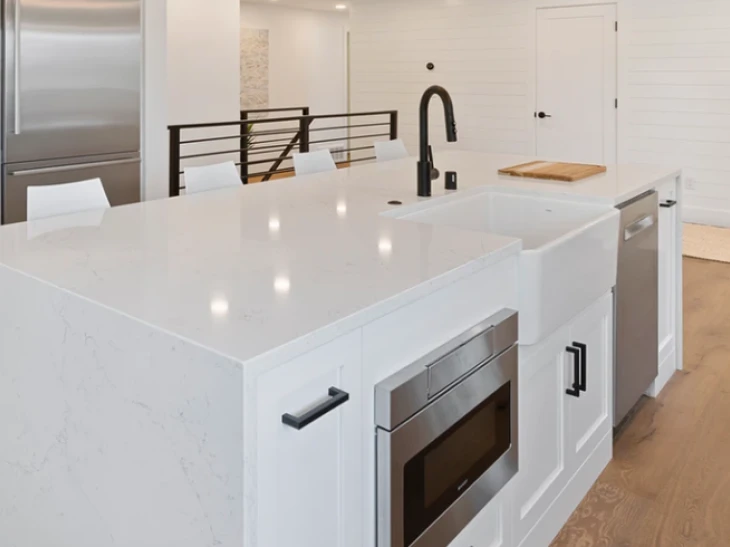 white kitchen island made with quartz marble worktop