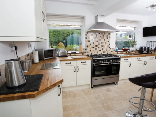 chatsworth range cream kitchen doors with wooden worktop